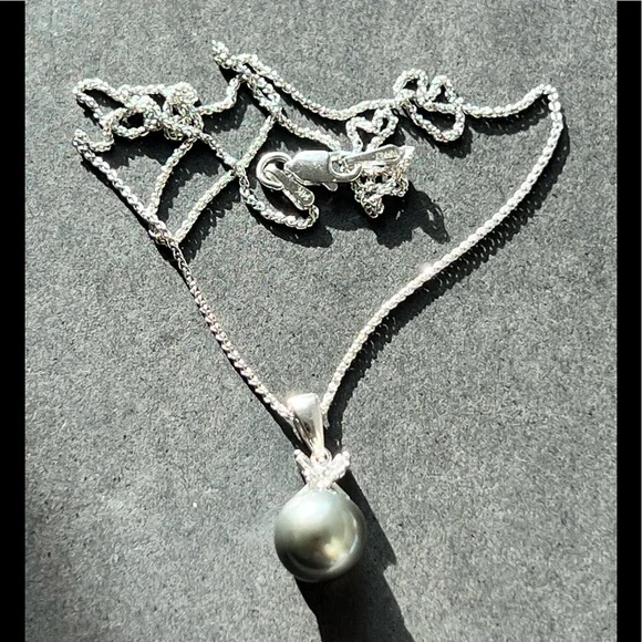 14k Tahitian Pearl Diamond necklace